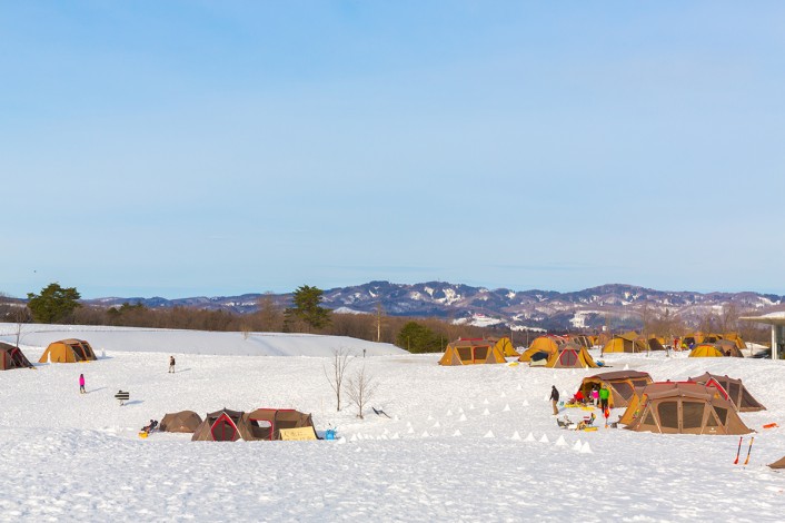 150222_YK_00022-706x470 冬キャンプの魅力！雪上テントの張り方から装備まで、徹底レポート。