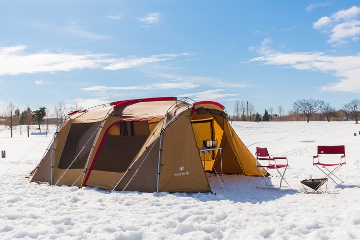 150222_YK_00133-706x470 冬キャンプの魅力！雪上テントの張り方から装備まで、徹底レポート。