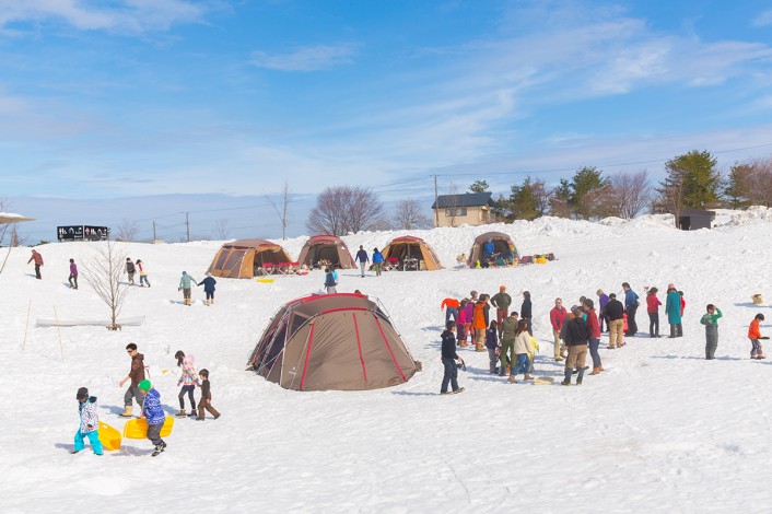 150222_YK_00170-706x470 冬キャンプの魅力！雪上テントの張り方から装備まで、徹底レポート。