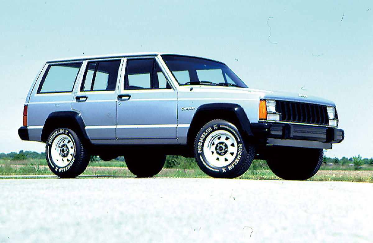 1984_Jeep_Cherokee_3q_frnt_color-1 新型『Grand Cherokee』がついにデビュー！約四半世紀に渡るグランドチェロキーの軌跡を歴代モデルと振り返る