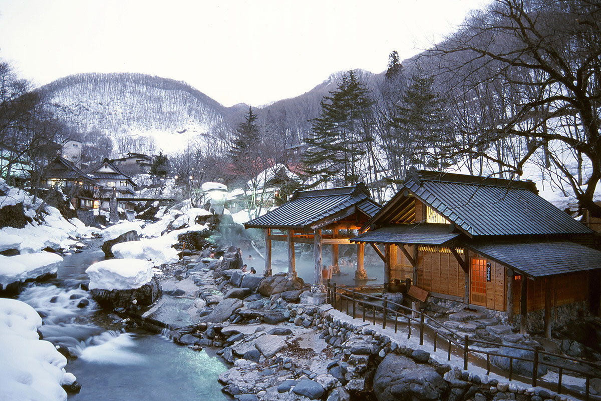21 【雪見風呂特集】冬の温泉シーズンには、Jeepを走らせて行きたい！日本全国の人気＆穴場“雪見風呂”18選