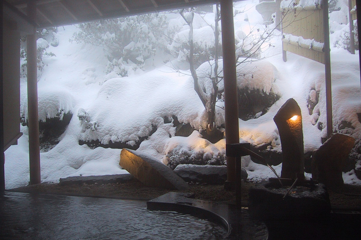 31 【雪見風呂特集】冬の温泉シーズンには、Jeepを走らせて行きたい！日本全国の人気＆穴場“雪見風呂”18選