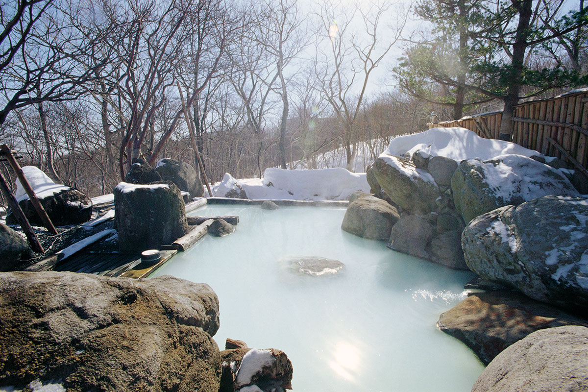 雪見風呂特集13選 冬の温泉シーズンに向けて Jeepに乗って行きたい 雪見風呂 を日本中からピックアップ Realstyle By Jeep リアル スタイル By ジープ