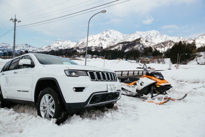 スノーモービルで銀世界の雪山を遊び尽くす！パイオニアで最高峰のBRP社「ski-doo」でかなえる極上体験＆絶景レポート