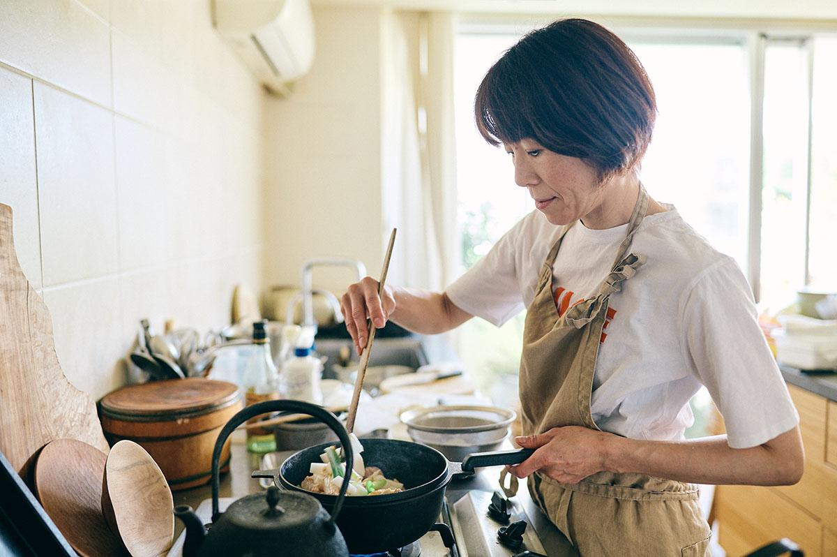 16 人気料理家・ワタナベマキさんがレクチャー！アウトドアでもおうちでも楽しめるキャンプ料理＆ギア