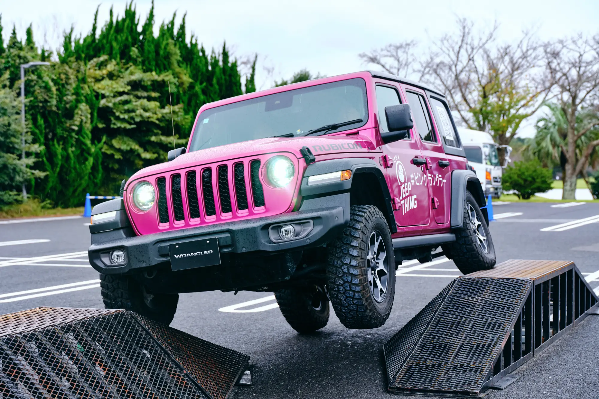 DSF1120 ザ・ロイヤルゴルフクラブで開催されたSafari OPEN 2025をJeepがサポート。Jeepならではのアクティビティを提供したゴルフコンペの1日をレポート