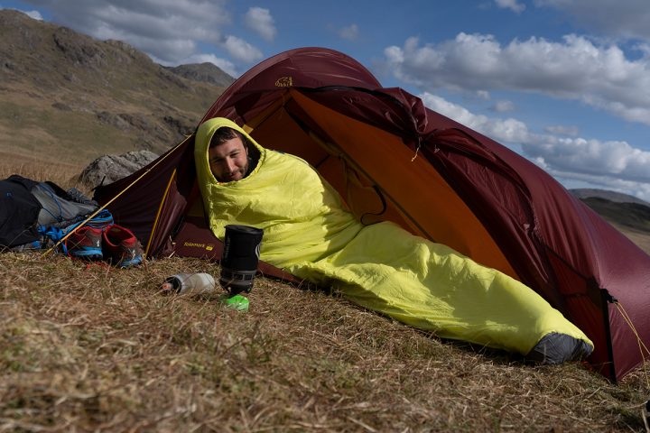 【2022年・シュラフ特集】冬キャンプや車中泊で暖かく過ごせる最強おすすめ寝袋18選